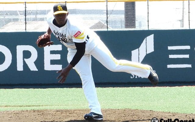 ソフトBのキューバ人「二刀流」コラス、投手でベール脱ぐ　18歳の実力は…