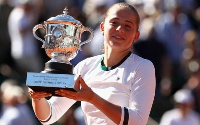 20歳の新鋭オスタペンコ、記録尽くめの全仏制覇「夢が叶った」