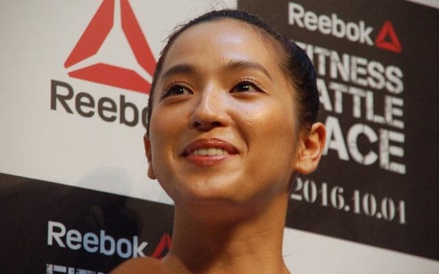 中村アン、サッカー選手顔負けのトレーニングに反響「体幹モンスターや！」