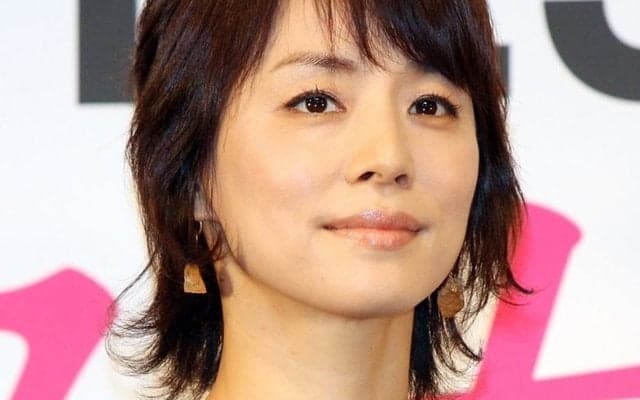 石田ゆり子、スコートからスラリと伸びる美脚…20歳頃の写真に大反響「天使降臨！」