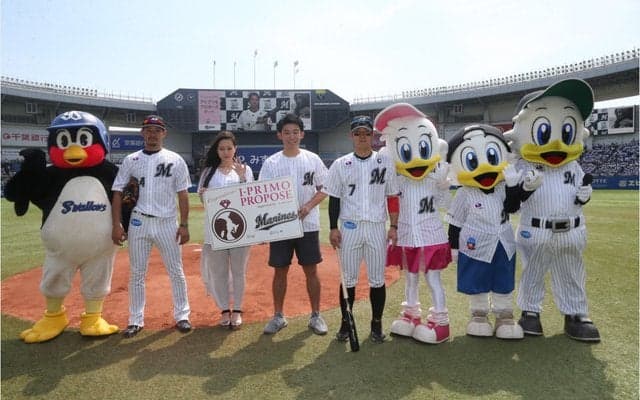 プロ野球選手が夢だった男性が始球式プロポーズ！ロッテ・鈴木大地からストライク