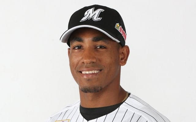 打率.327の活躍　「走り打ち」だけじゃない、ロッテの1番・サントスの挑戦