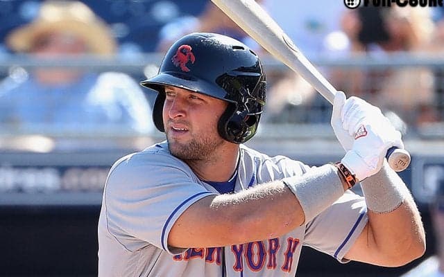 野球転向の元NFLスターが衝撃珍事、バットが2階席へ、米紙「非常識なレベル」