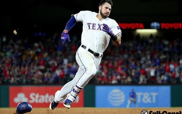 大飛球に左翼手がフェンス激突→レンジャーズ23歳激走でランニング本塁打