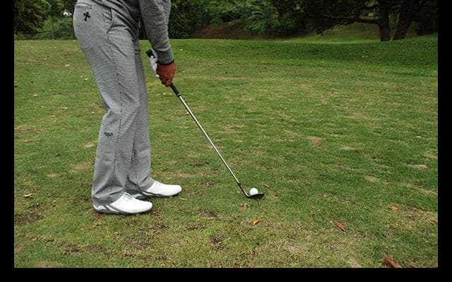 開いてダメなら閉じてみよう!? 久保谷健一流アプローチのミスを防ぐクローズスタンス