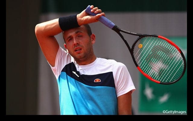 コカイン陽性反応のエバンズが薬物使用を認める