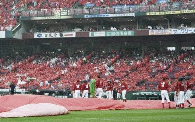 降雨ノーゲームも“偽新井さん”が球場を沸かす！