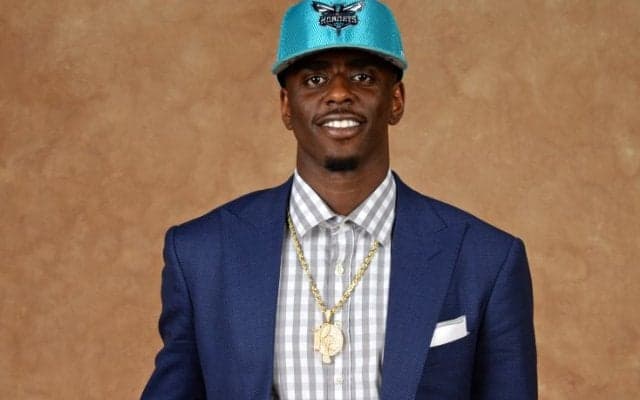 ホーネッツGMがうっかりミス、新人ドウェイン・ベーコンを間違えウェイドと紹介