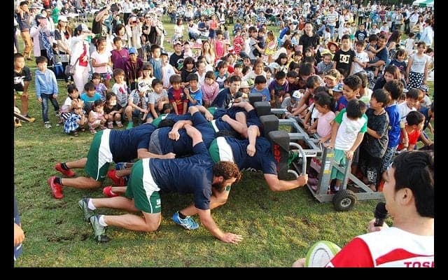  三菱重工相模原ダイナボアーズフェスタ　2500人が選手たちと触れ合う。 