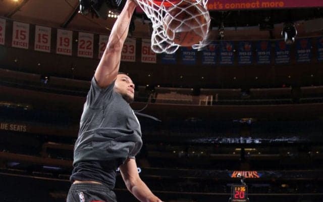 順調な回復を見せるシクサーズのベン・シモンズがド派手なワンハンドダンクを披露