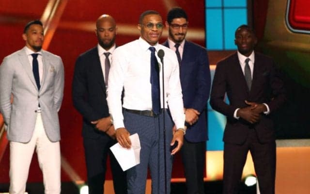 シーズンMVPを受賞したウェストブルック「家族の支えがなければ自分はいない」