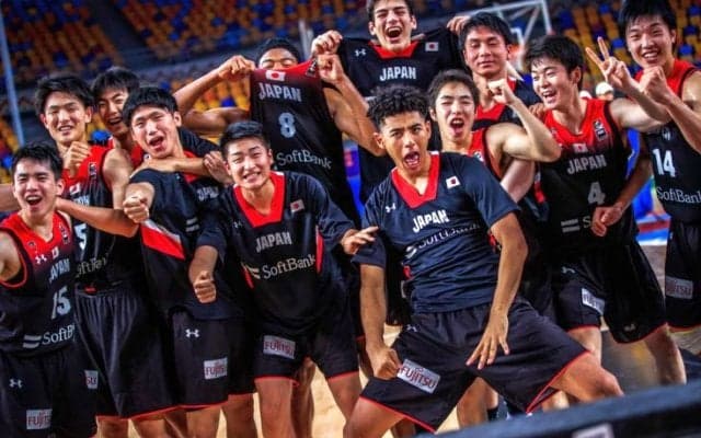 八村塁のファウルトラブルに苦しむも、シェーファー・アヴィ幸樹が流れを呼び込み、全員バスケでU-19W杯初勝利