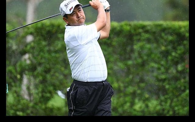 最年長50歳・水上晃男が「66」で単独首位発進！