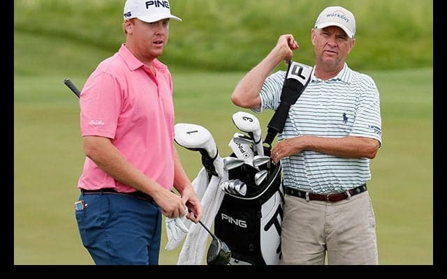 昨季は豪雨で競技中止 ラブ親子が試合で初共演