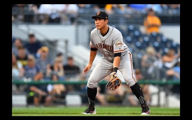 韓国人三塁手が「グレートプレー」　滑り込み捕球→一塁へノーバウンド送球