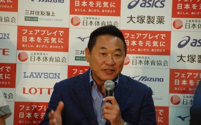 松木安太郎、フレッシュなAKBメンバーを前にタジタジ?…フットベースでの対戦を約束