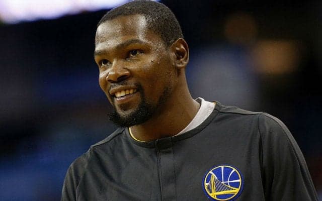 ウォリアーズがニック・ヤングを獲得、ケビン・デュラントは恥ずかしい写真で歓迎