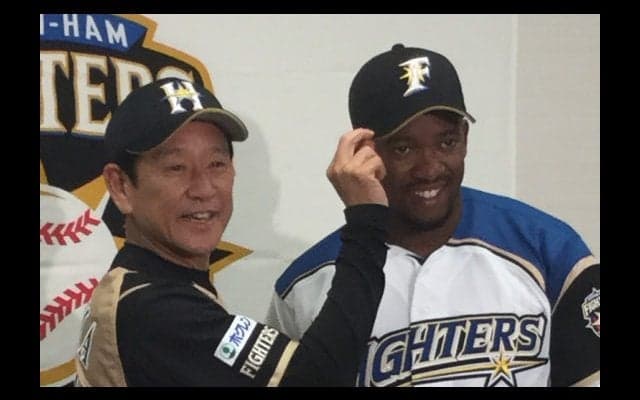 3試合目で初打点、ハム新外国人ドレイクがアイブラックを3本塗る理由とは