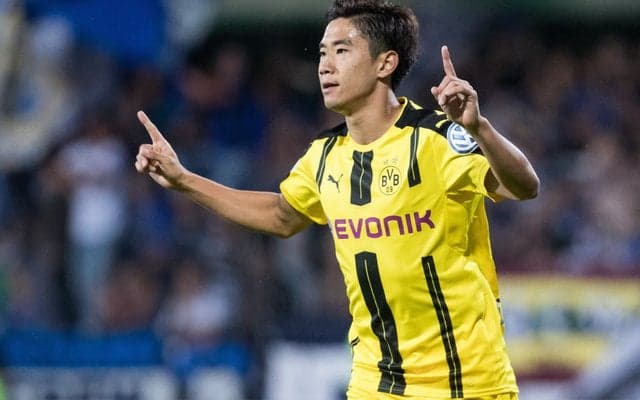 香川真司、大きなマグロを2年連続ゲット！「去年とあまりかわらない写真」にファン間違え探しスタート