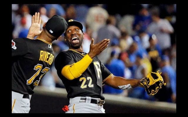 【MLB】MVP外野手、自らビックリの美技!?　地面スレスレでダイビングキャッチ