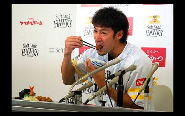ホークス柳田、超人的パワーの源は麦めし!?　試食会で楽しんだ懐かしの味