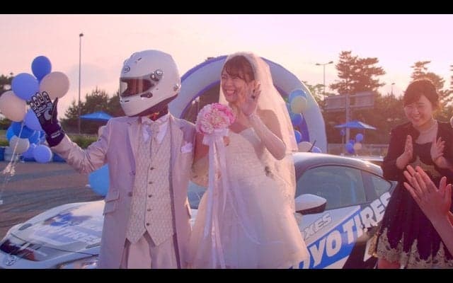 【動画】CG一切なし！美人すぎる一輪車世界チャンピオンとドリフト世界最高速ギネス記録保持者による「ドリフト結婚式」がすごい
