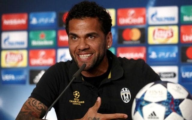 ダニエウ・アウベス、パリSG入りで恩師に謝罪「ペップの気分を害したなら…」