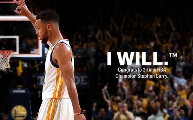 ステフィン・カリーが契約を結ぶアンダーアーマーより、優勝記念Tシャツが本日発売開始！