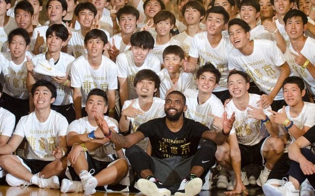 カイリー・アービング初来日…NBAのスーパースターが日本のプレイヤーと交流