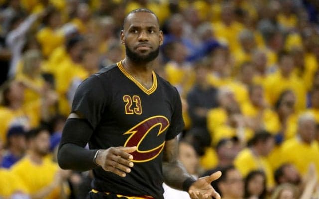 ローズの加入に大興奮のレブロン、「やってやろうぜ!」とTweetするとともに早くも合同練習を開始