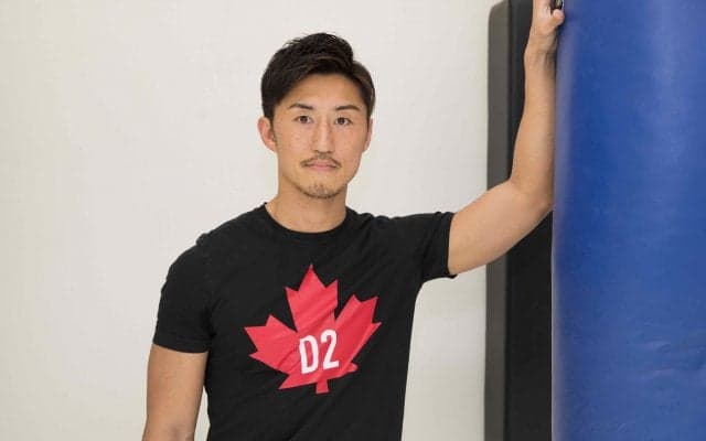 山崎秀晃「Tシャツはわざと小さめを選ぶ。1日5分〜10分でできるメニューを毎日継続すること」【現役K-1選手に聞く“Tシャツの似合う身体作り”（後編）】