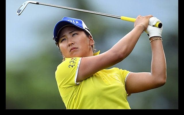 成田、ツアー通算8勝目に王手　4打差2位タイに穴井、大江