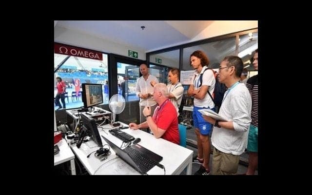 世界水泳で100分の１秒の計時を支えるオメガのハイテクシステム