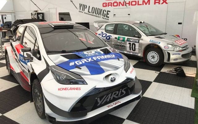 ヤリスWRCとプジョー206WRCがコラボ展示！ ニャオキ＆イヌスケのホゲホゲWRC日記@フィンランド