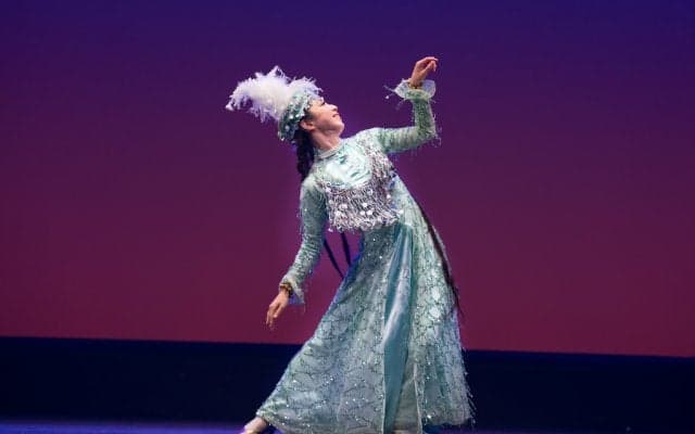 ダイナミックな回転から女性らしい振り付けまで。民族舞踊・ウズベキスタンのダンスの魅力とは？