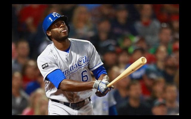 “史上最短飛距離”の本塁打が誕生!?　メジャー最古の球場で92メートル弾