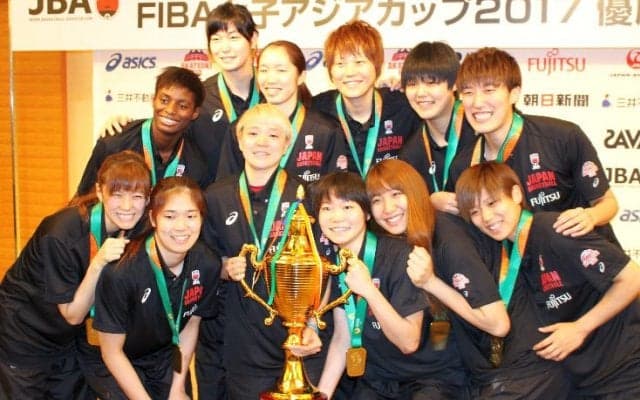 アジアカップ3連覇を果たした女子日本代表が帰国、指揮官のトム・ホーバスは「自信があった」と激白