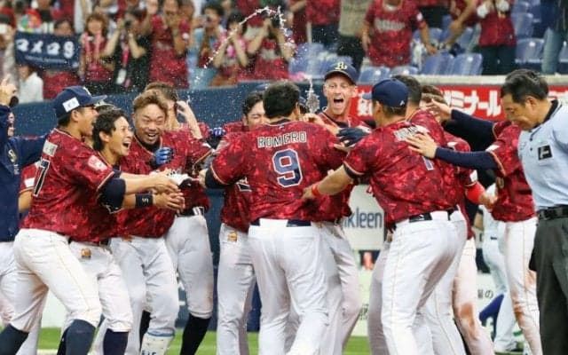 ロメロ土壇場サヨナラ弾！オリックスが鷹軍団をストップ！