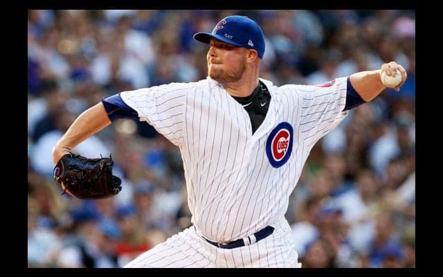 カブス左腕レスターが現役左腕4人目2000奪三振達成、自身初本塁打で祝う