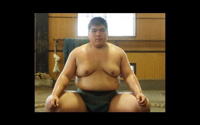 「大鵬の孫で貴闘力の息子」が、努力も惜しまず高校横綱の称号に挑む