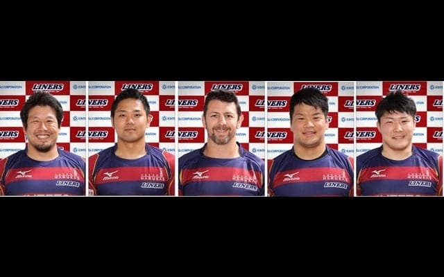ラグビーチーム「近鉄ライナーズ」5選手がファーストピッチセレモニーに登場