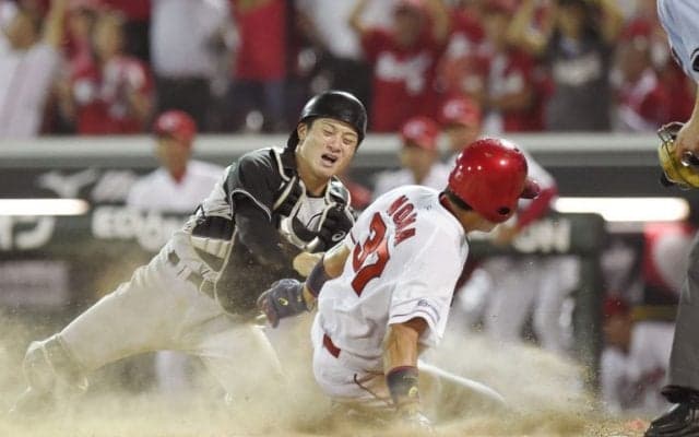 両者譲らず4対4の引き分け。広島東洋が9回に3点差を追い付く！