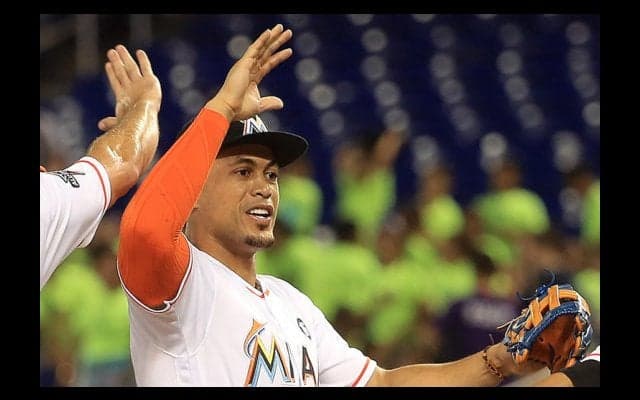 【MLB】マーリンズ外野陣が美技連発　大砲スタントンは他人の本塁打をもぎ取った!?