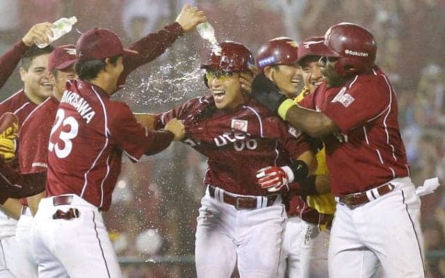 東北楽天・阿部がサヨナラ打！梨田監督に「最高のプレゼント」を贈る！