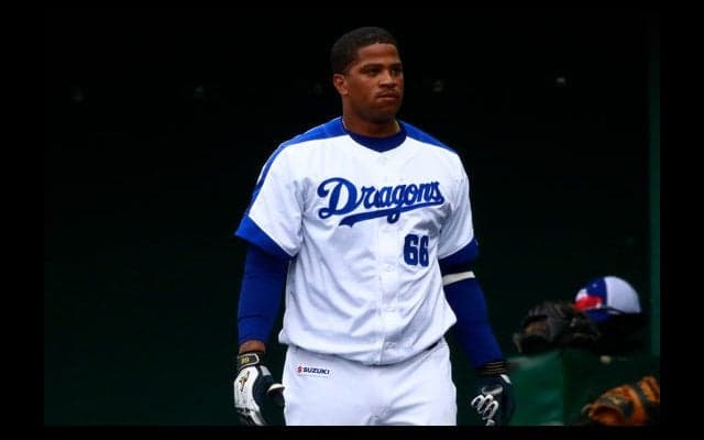 中日、リプレー検証覆り先制に成功　ビシエドが生還、巨人小林がタッチも…