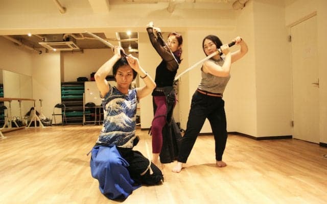 脂肪を成敗！ 刀エクササイズに挑戦してみた