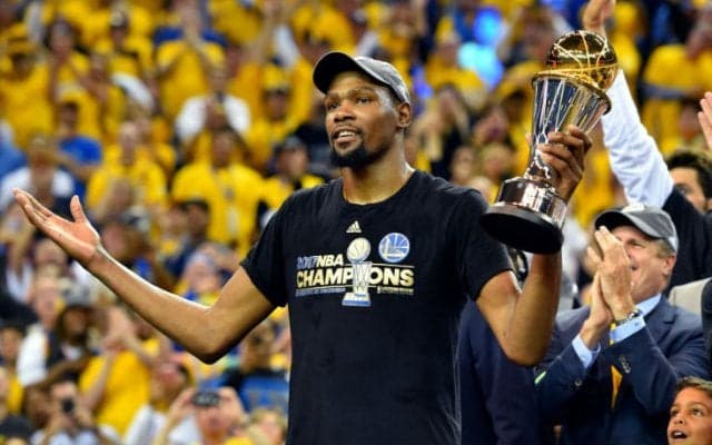 デュラントが明かす年俸減額の真意「僕はダンカンやノビツキーがチームをどう助けてきたかを見て学んだ」