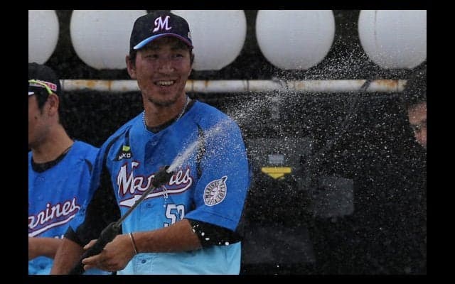 ロッテが13日西武戦の前に「選手による水かけ祭り」を開催