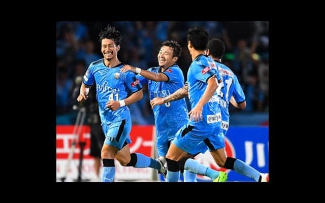 川崎Ｆのすさまじい攻撃。「４バックを捨てた」鹿島の動揺を見逃さず