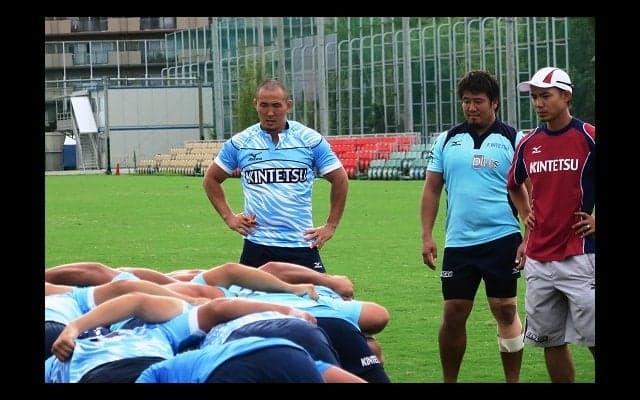  選手とコーチ。ミキオ、兼任の16年目シーズン　近鉄ライナーズFL佐藤幹夫 